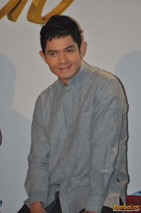 Foto Dude Harlino