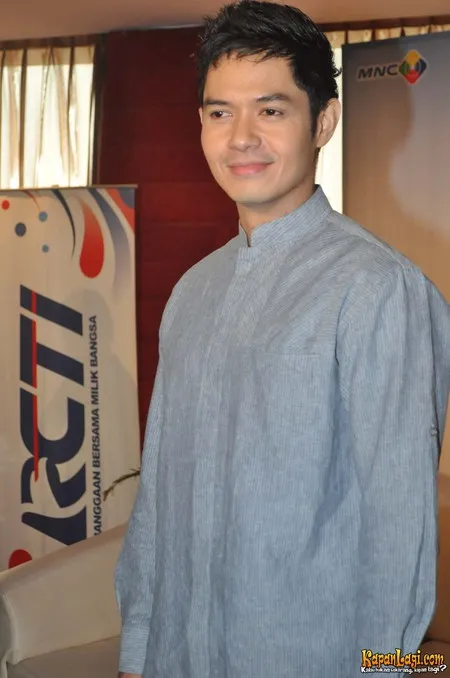Foto Dude Harlino