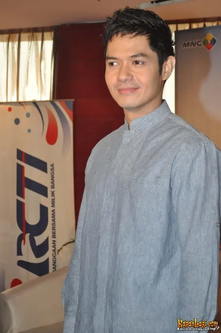 Foto Dude Harlino