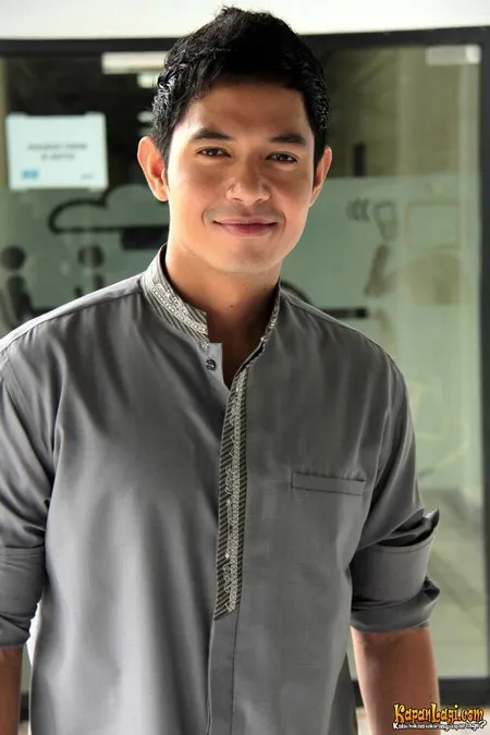 Foto Dude Harlino