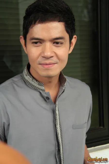 Foto Dude Harlino