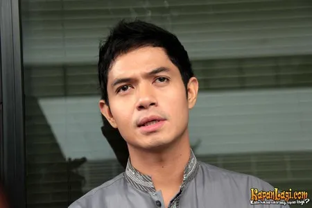 Foto Dude Harlino