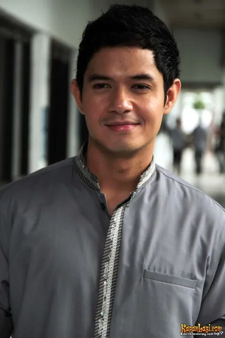 Foto Dude Harlino