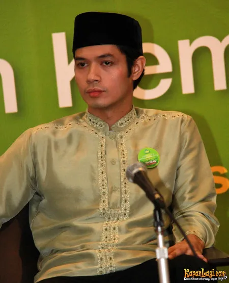Foto Dude Harlino