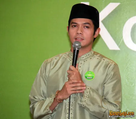 Foto Dude Harlino