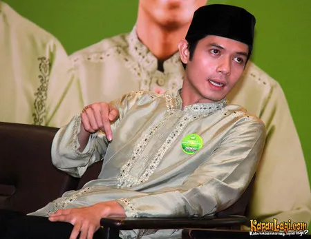 Foto Dude Harlino