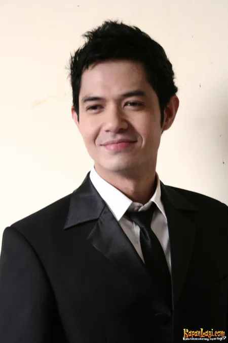 Foto Dude Harlino