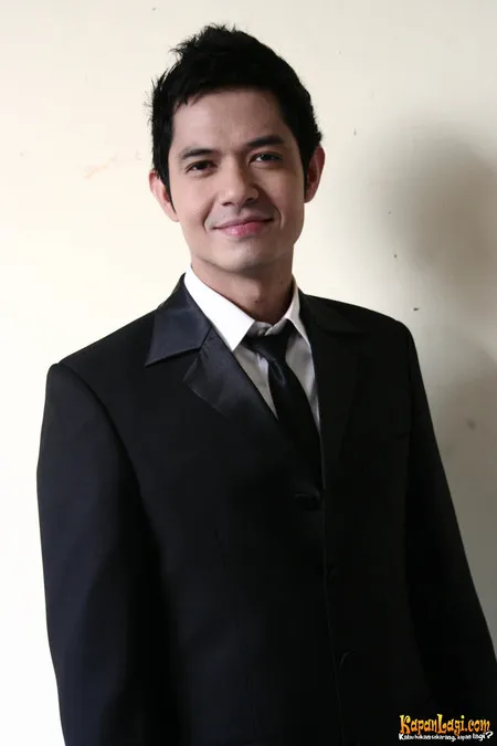 Foto Dude Harlino
