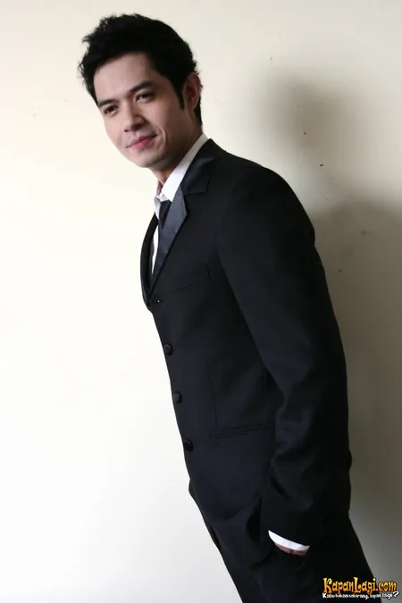 Foto Dude Harlino