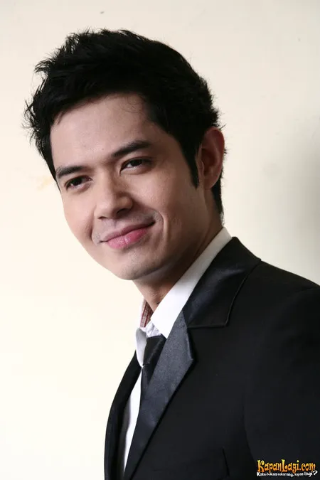 Foto Dude Harlino