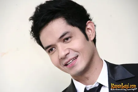 Foto Dude Harlino