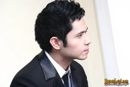 Foto Dude Harlino