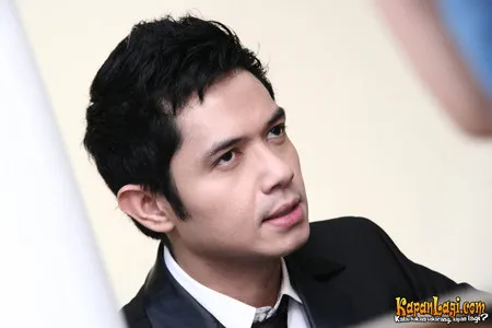 Foto Dude Harlino