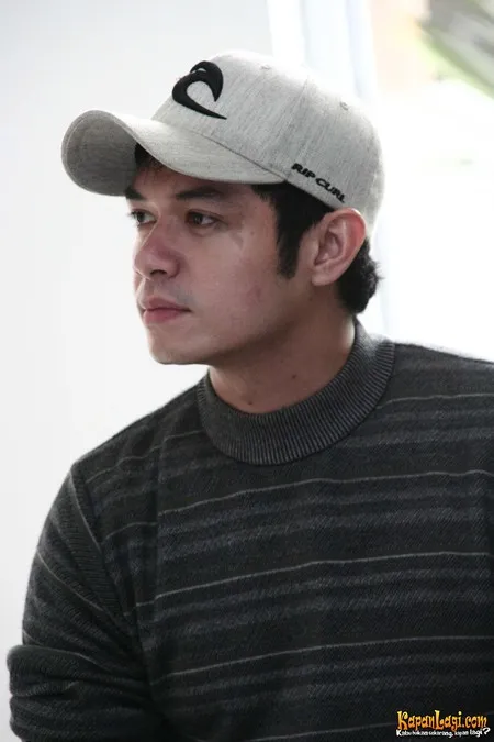Foto Dude Harlino