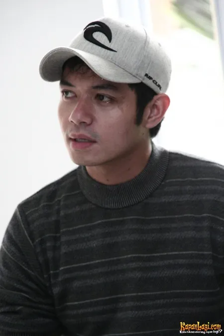 Foto Dude Harlino
