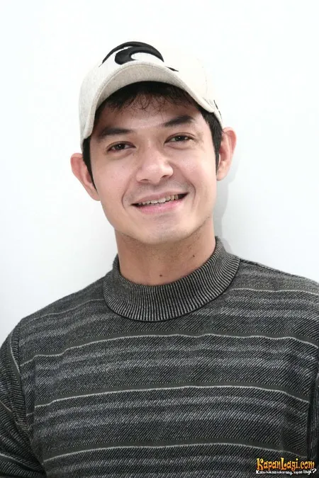 Foto Dude Harlino