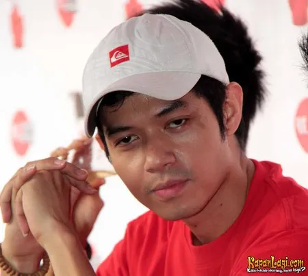 Foto Dude Harlino