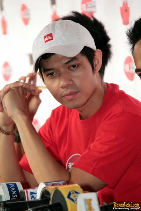Foto Dude Harlino