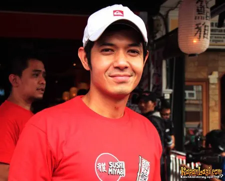 Foto Dude Harlino