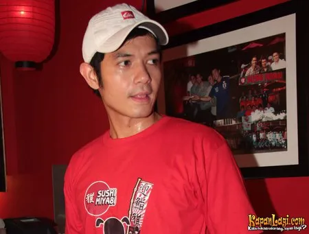 Foto Dude Harlino