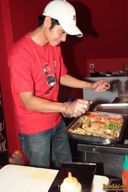 Foto Dude Harlino