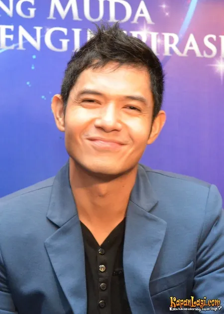 Foto Dude Harlino