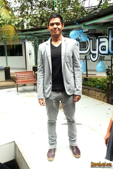 Foto Dude Harlino