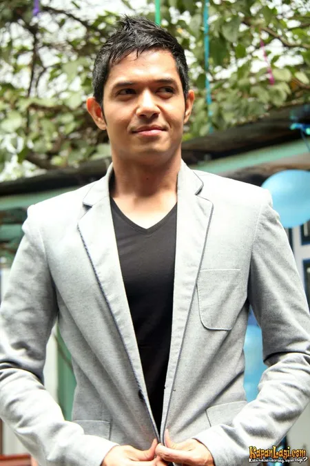 Foto Dude Harlino