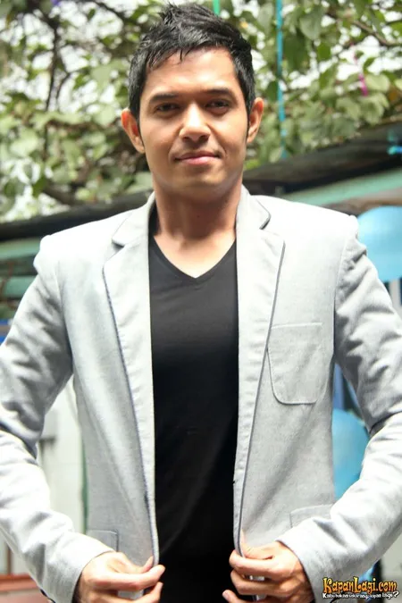 Foto Dude Harlino