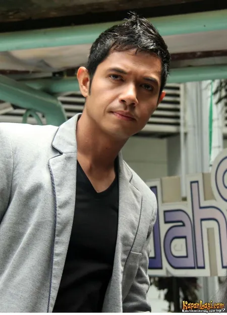 Foto Dude Harlino