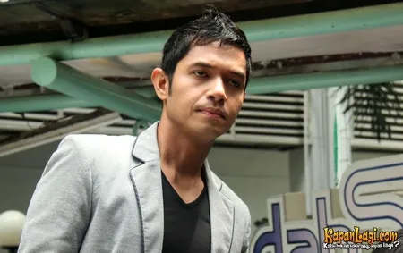 Foto Dude Harlino