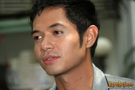 Foto Dude Harlino