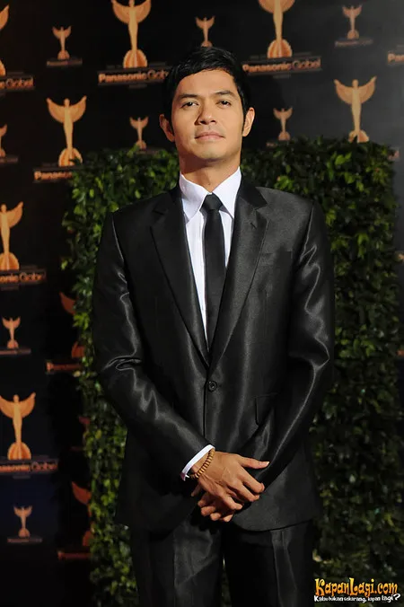 Foto Dude Harlino
