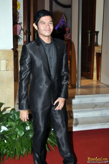 Foto Dude Harlino