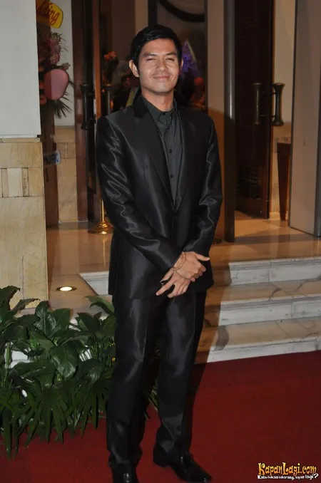 Foto Dude Harlino