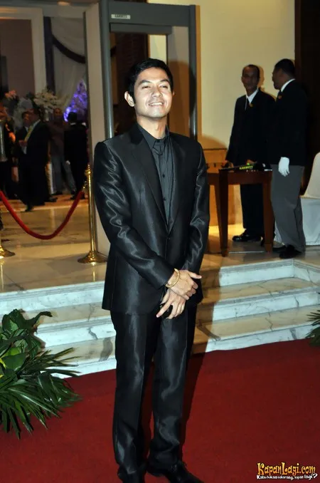 Foto Dude Harlino