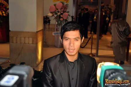 Foto Dude Harlino