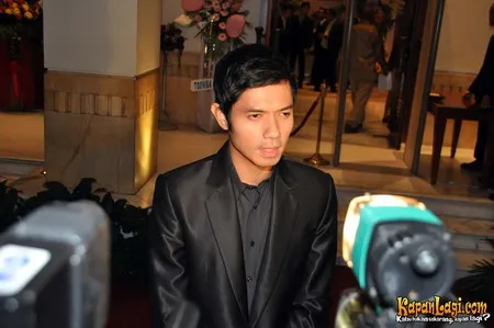 Foto Dude Harlino