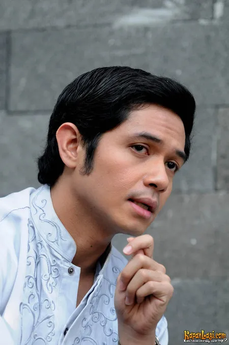Foto Dude Harlino