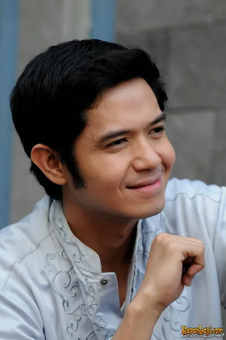 Foto Dude Harlino
