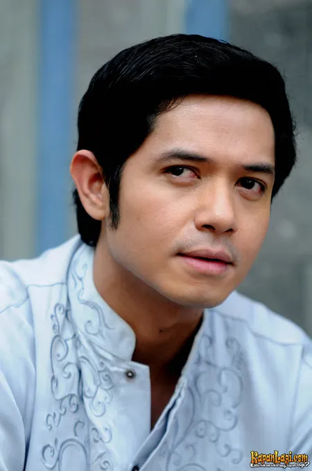 Foto Dude Harlino