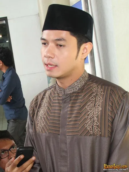 Foto Dude Harlino