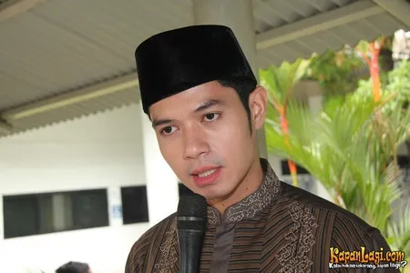 Foto Dude Harlino