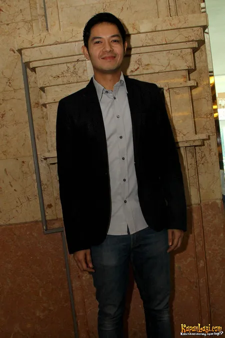 Foto Dude Harlino