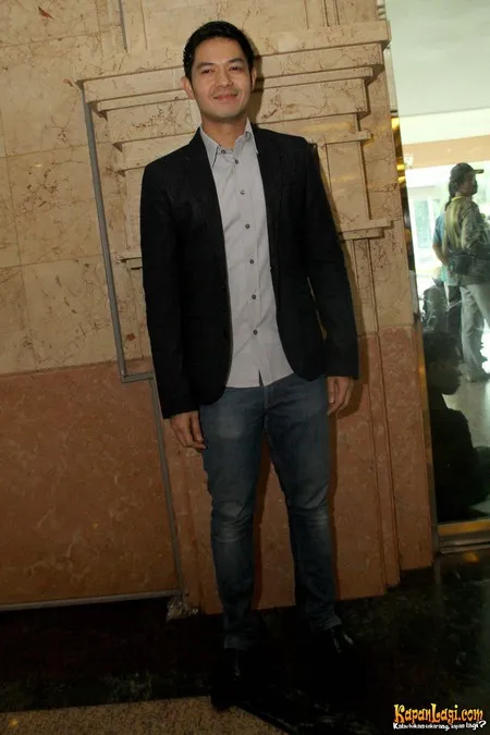 Foto Dude Harlino