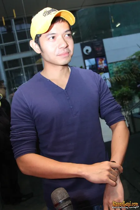 Foto Dude Harlino
