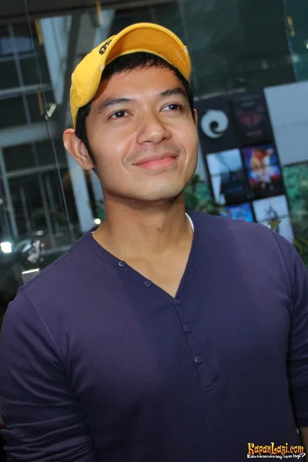 Foto Dude Harlino