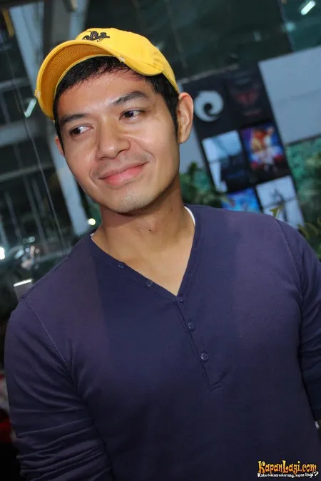 Foto Dude Harlino