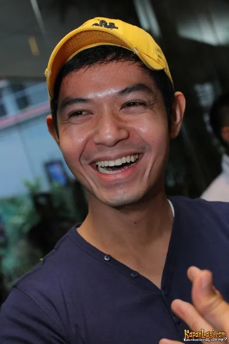 Foto Dude Harlino