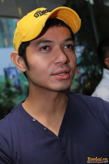 Foto Dude Harlino